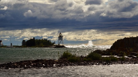 09-03a_Breakers at Grand Marais